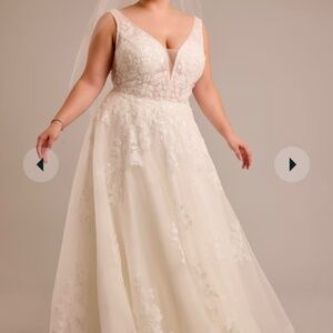 David’s Bridal New Wedding Dress